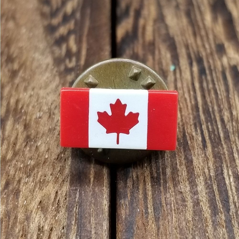 Canadian leaf collectible pin PI15